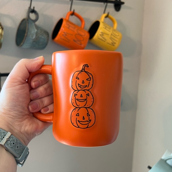 Rae Dunn 'BEWARE' Pumpkin Mug - Vibrant Orange with Pumpkin Stack Design - NWT - Picture 3 of 6